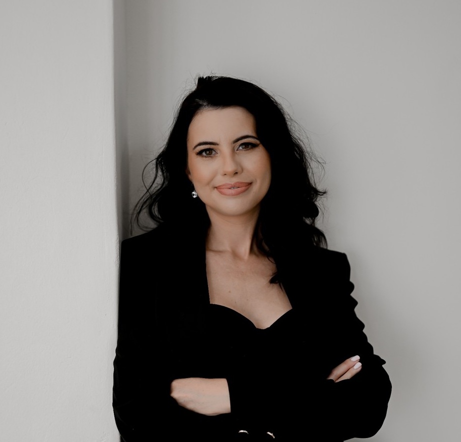 Dr Andrea Campher