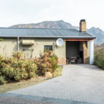 Rondawel 6 sleeper outside